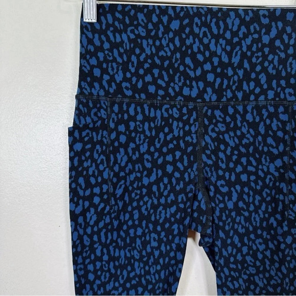 ATHLETA Salutation Stash  Pocket II Leopard Blue 7/8 Tight - Picture 4 of 16